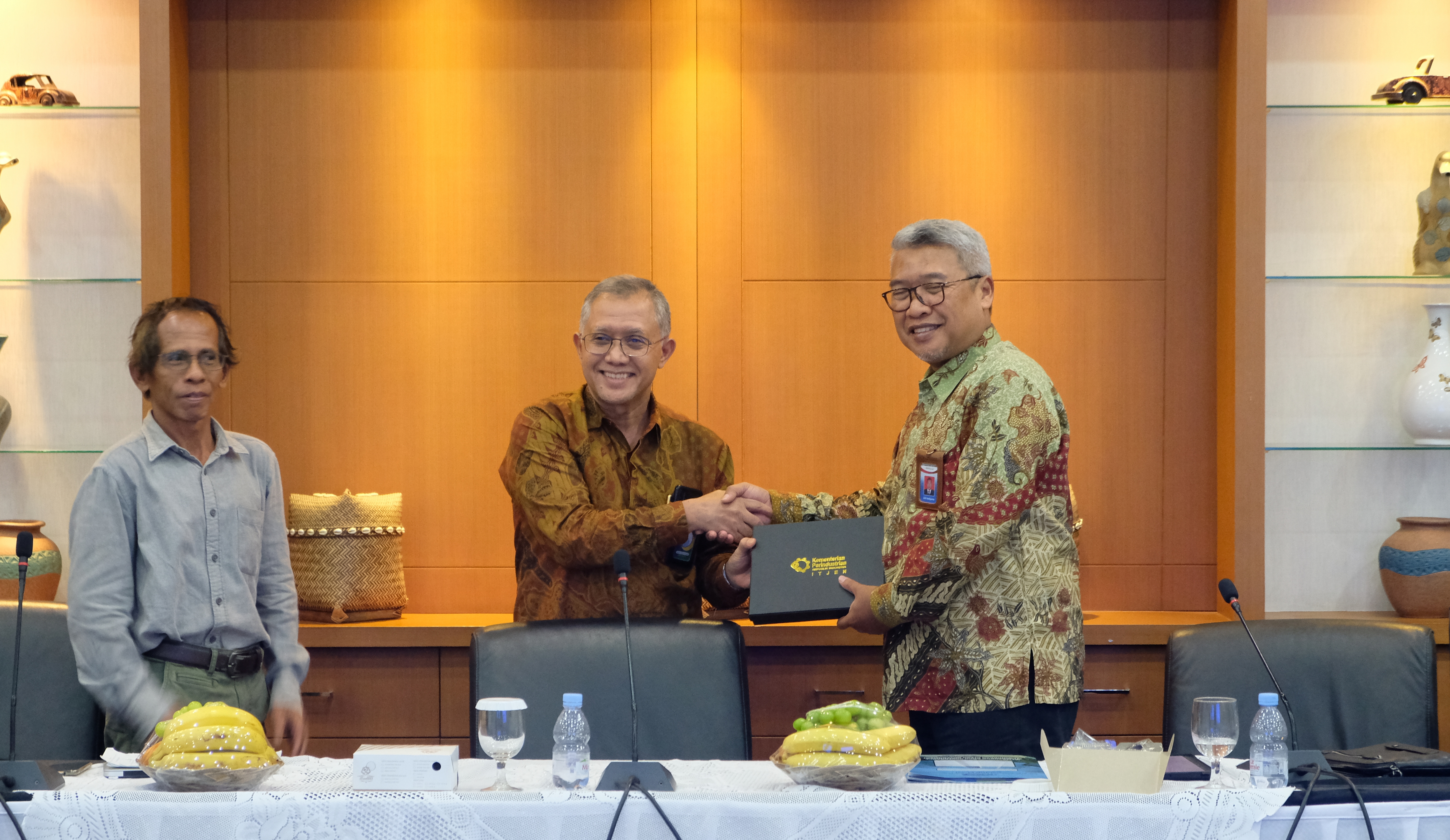Focus Group Discussion (FGD) Monitoring Penggunaan Produk Dalam Negeri di Kementerian Perindustrian Semester II tahun 2023